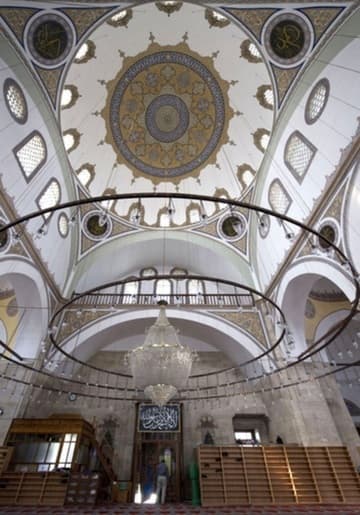 A sweeping view of the interior with dome.