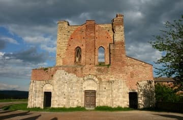 West facade of San Galgano Abbey, built by the Cistercians 1224-88. Tuscany, Italy.
