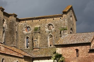 South transept viewed from west. San Galgano Abbey, built by the Cistercians 1224-88. Tuscany, Italy.