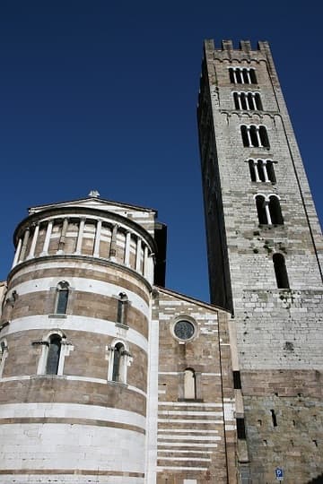 Apse and campanile at the west end.