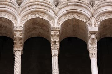 Sculpted capitals of the south gallery.