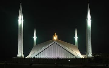 Faisal Mosque by night.