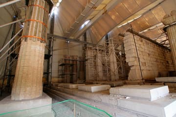 This temple is located at 1100 m above the sea level in a remote valley SE of Olympia. It seems it was rediscovered in the XVIIIth century thanks in part to the description provided by Pausanias, the greek traveller and geographer of the 2nd century AD. More info at:

<a href="http://en.wikipedia.org/wiki/Bassae">en.wikipedia.org/wiki/Bassae</a>

<a href="http://www.sacred-destinations.com/greece/bassae-temple-of-apollo-epicurius.htm">www.sacred-destinations.com/greece/bassae-temple-of-apoll...</a>

<a href="http://www.perseus.tufts.edu/cgi-bin/architindex?entry=Bassae,Temple of Apollo">www.perseus.tufts.edu/cgi-bin/architindex?entry=Bassae,Te...</a>