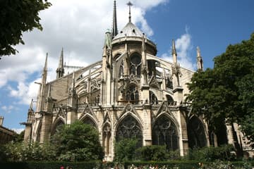Chevet (east end) of Notre Dame, with round ambulatory and flying buttresses topped with pinnacles.