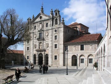 The Convent of St. Teresa is one of two main destinations for Catholic pilgrims to Ávila. The 17th-century convent was built after the canonization of St. Teresa (1515-82) over the house where she was born. It contains her relics, along with those of her friend St. John of the Cross, in a small museum.