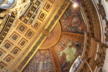 Apse vault with 1890s mosaics. Construction on the present form of St Paul's Cathedral began in 1675 and was completed on October 20, 1708, the 76th birthday of its architect, Sir Christopher Wren.