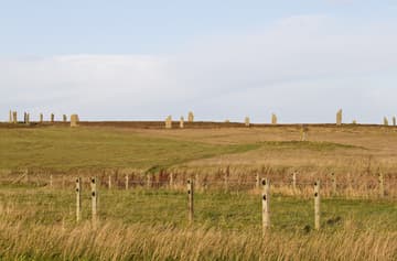 View from southeast, with the Comet Stone in the foreground. Ring of Brodgar, c. 2500 BC. Mainland, Orkney Islands, Scotland. Measuring nearly 104 m in diameter, this impressive Neolithic monument is a true circle that is thought to have originally consisted of 60 stones. Today 27 stones remain standing, ranging in height from 2.1 m to 4.7 m. The ring is positioned on a scenic strip of land between the freshwater Loch of Harray (to NE) and the saltwater Loch of Stenness (to SW).