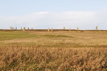 View from southeast, with the Comet Stone in the foreground. Ring of Brodgar, c. 2500 BC. Mainland, Orkney Islands, Scotland. Measuring nearly 104 m in diameter, this impressive Neolithic monument is a true circle that is thought to have originally consisted of 60 stones. Today 27 stones remain standing, ranging in height from 2.1 m to 4.7 m. The ring is positioned on a scenic strip of land between the freshwater Loch of Harray (to NE) and the saltwater Loch of Stenness (to SW).
