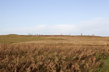 View from southeast, with the Comet Stone in the foreground. Ring of Brodgar, c. 2500 BC. Mainland, Orkney Islands, Scotland. Measuring nearly 104 m in diameter, this impressive Neolithic monument is a true circle that is thought to have originally consisted of 60 stones. Today 27 stones remain standing, ranging in height from 2.1 m to 4.7 m. The ring is positioned on a scenic strip of land between the freshwater Loch of Harray (to NE) and the saltwater Loch of Stenness (to SW).