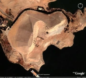 Satellite view of Abu Simbel. Image courtesy of Google Earth.