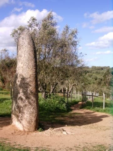 Almendres Menhir