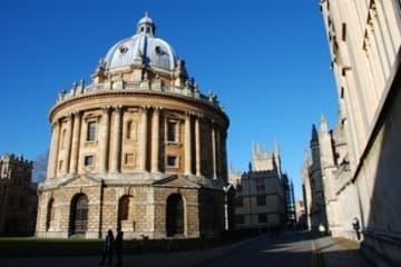 Radcliffe Camera, with the main buildings of the Bodleian Library behind.