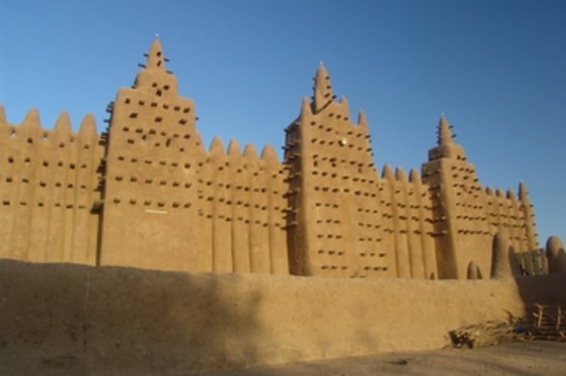 The astonishing mud-brick construction of the Great Mosque of Djenne.