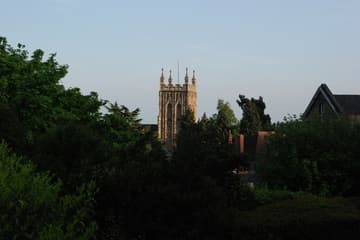 Great Malvern Priory once stood in the deep forests of Malvern Chase, and still enjoys a picturesque location snuggled up to the Malvern Hills.