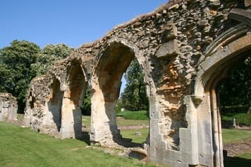 Arched doorways in the east wall of the cloister, which led into the vestry (far left arch) and chapter house (three central arches). The doorway on the far right leads into the parlor.