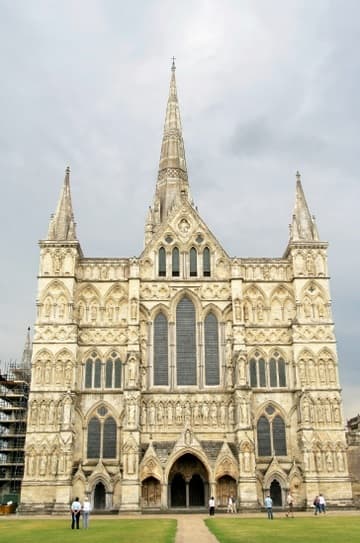 Closer look at the English Gothic west facade, 1225.