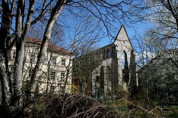 Glimpse of the ruined Barfüsserkirche from northwest.