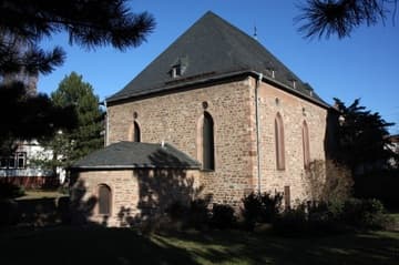 View from southwest of the Men's Synagogue, the oldest section of the Alte Synagoge. Built in 1175, rebuilt with some original materials 1961. Extending to the west is the Rashi Chapel, a study room added in 1623-24. Worms, Germany.