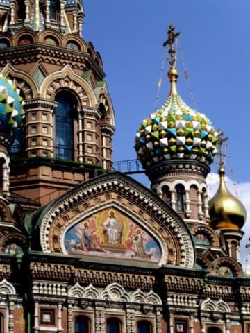 Detail of the spectacular exterior.