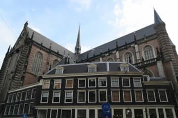 Back of the Nieuwe Kerk, with shops nestled into the transept.